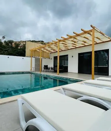 Kovuk Villalari-villa Selin Private Pool And Jacuzzi Villa